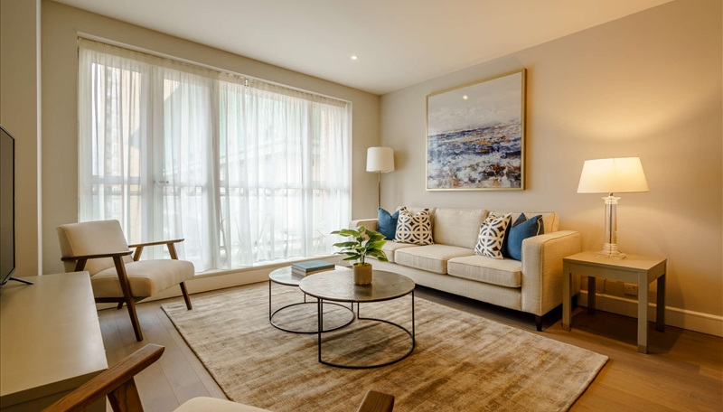 Luxury Two Bedroom Apartment To Let  Balcony, Parking & Concierge Services  E14 Image 9