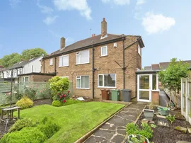 Lynnwood Gardens, Pudsey photo