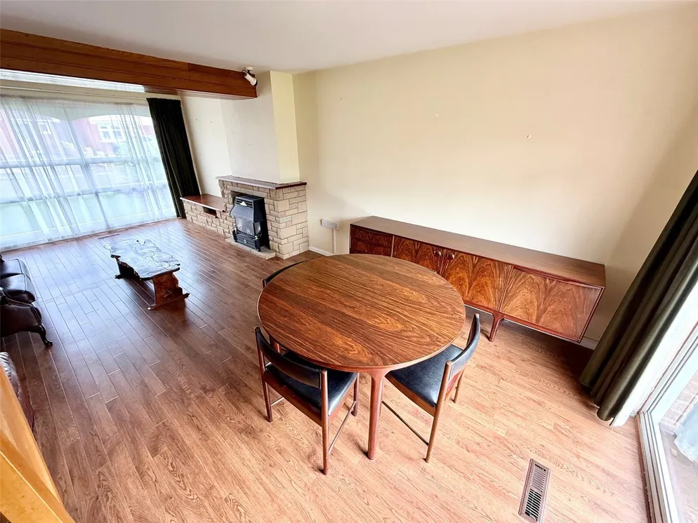 Property carousel item 4