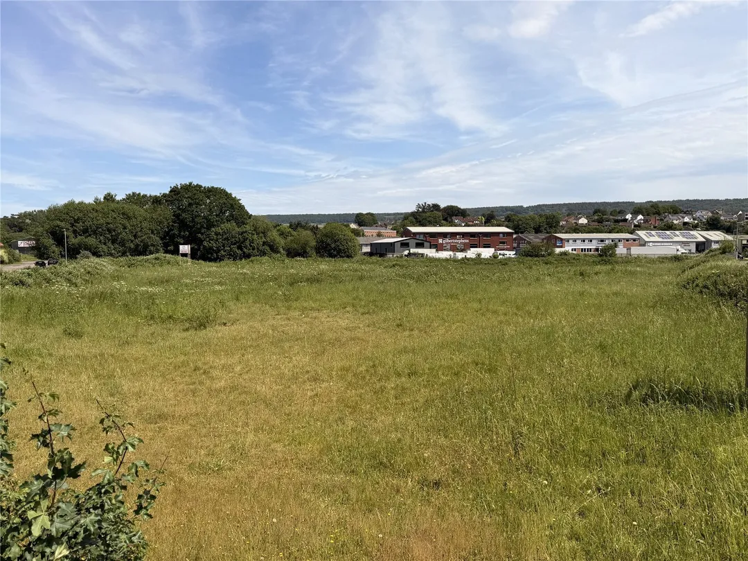 https://mr0.homeflow-assets.co.uk/files/photo/image/47532/8980/_x_/LND260017_02.jpg