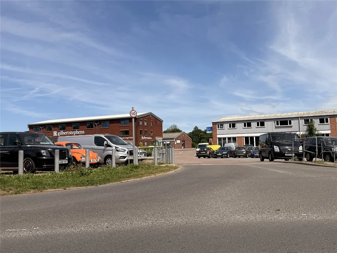 https://mr0.homeflow-assets.co.uk/files/photo/image/47532/8998/_x_/LND260017_05.jpg