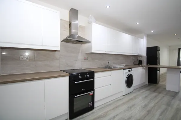 Whitehorse Lane, London, SE25