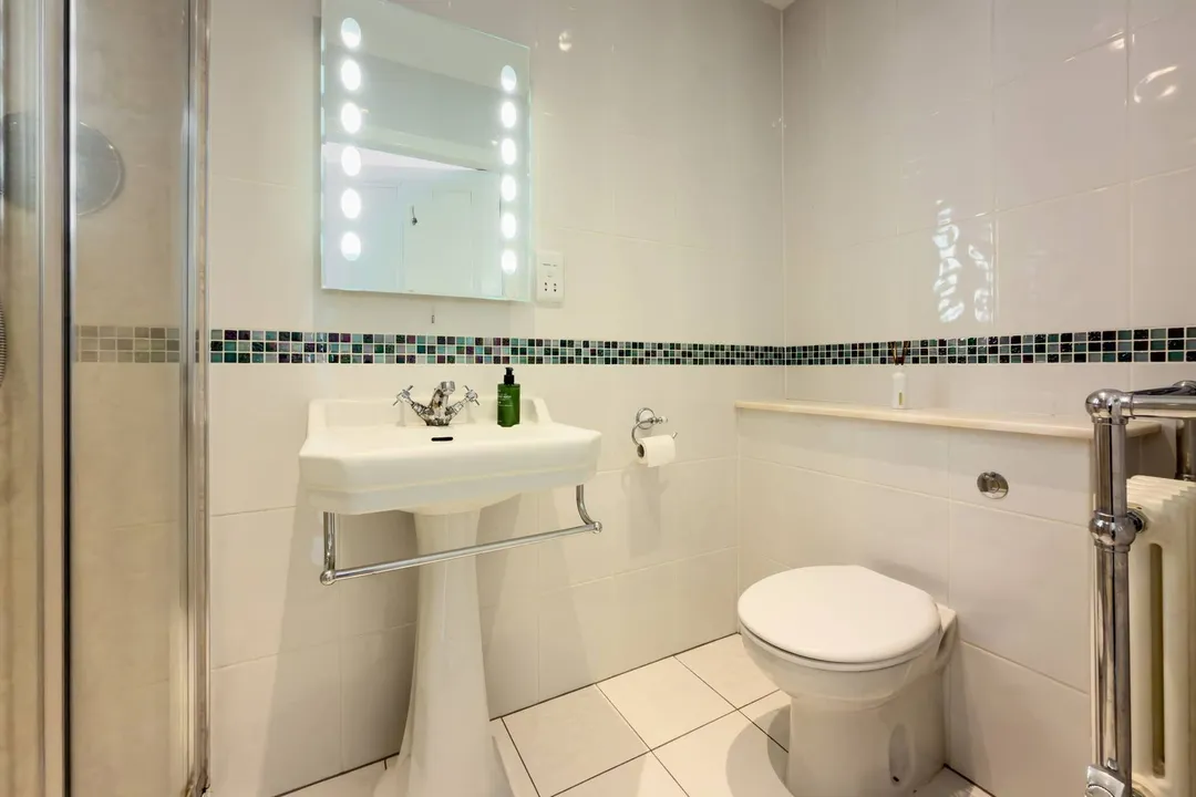 https://mr0.homeflow-assets.co.uk/files/photo/image/47533/9312/_x_/79036_SGS-073.jpg