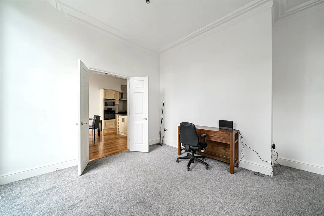 https://mr0.homeflow-assets.co.uk/files/photo/image/47534/0812/_x_/SOU260228_17.jpg
