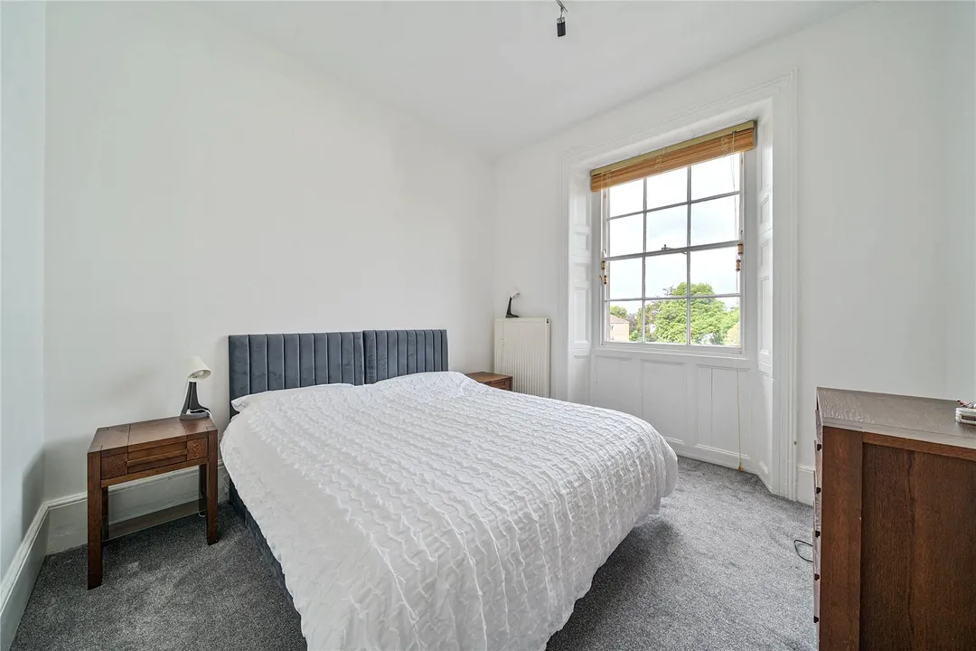 https://mr0.homeflow-assets.co.uk/files/photo/image/47534/0825/_x_/SOU260228_18.jpg