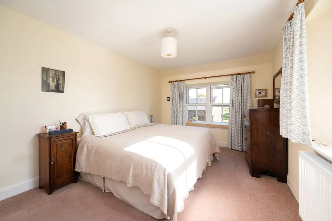 https://mr0.homeflow-assets.co.uk/files/photo/image/47534/1423/_x_/PAT250404_45.jpg