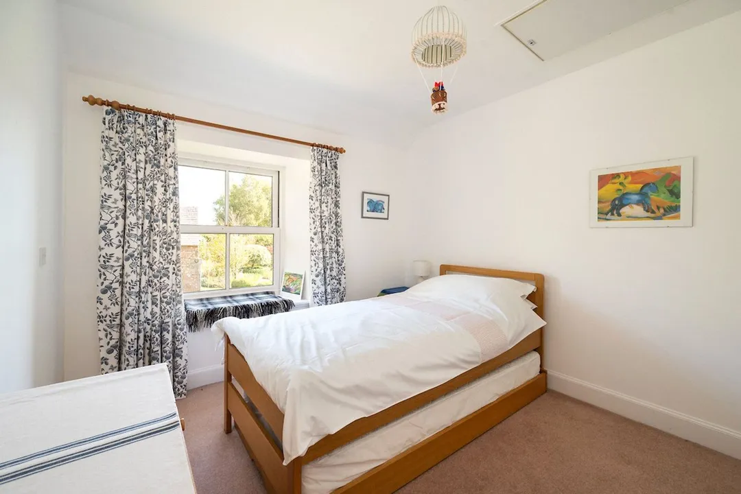 https://mr0.homeflow-assets.co.uk/files/photo/image/47534/1462/_x_/PAT250404_52.jpg