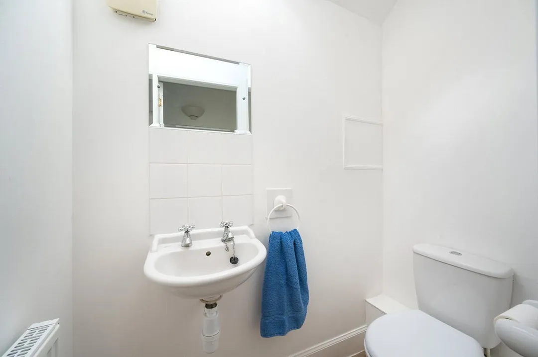 https://mr0.homeflow-assets.co.uk/files/photo/image/47534/1471/_x_/PAT250404_06.jpg