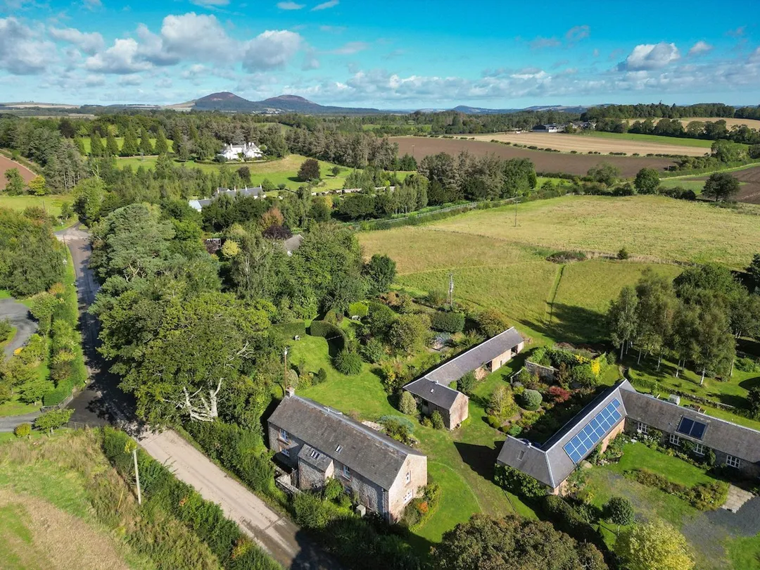 https://mr0.homeflow-assets.co.uk/files/photo/image/47534/1472/_x_/PAT250404_08.jpg