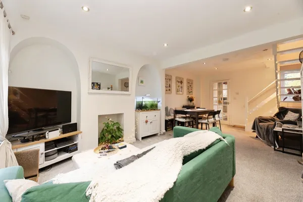 Portsmouth Road, Thames Ditton, KT7