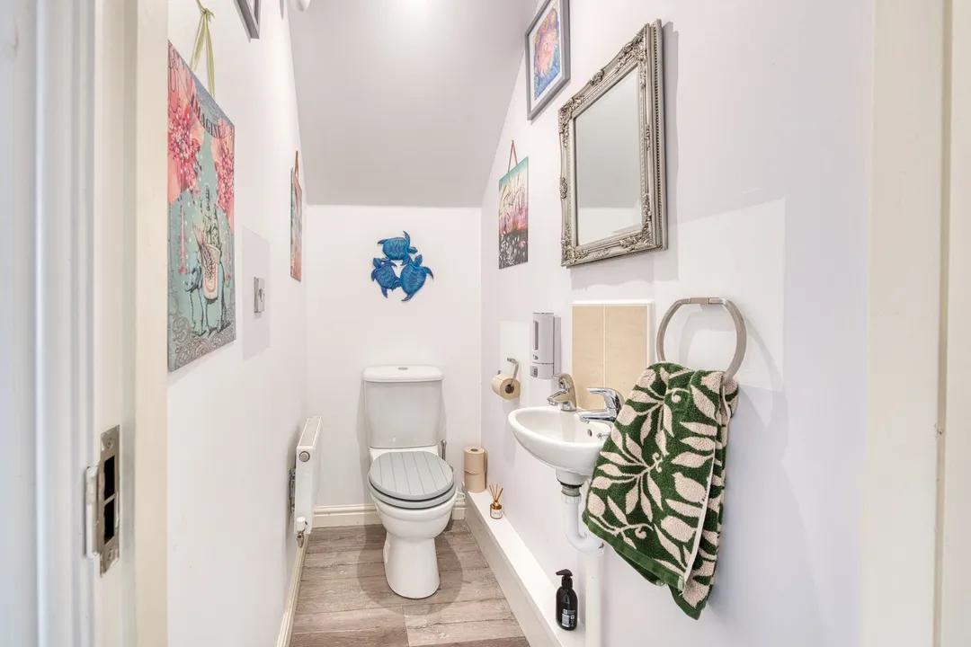 https://mr0.homeflow-assets.co.uk/files/photo/image/47535/5207/_x_/DSC_2923_HDR-32.jpg