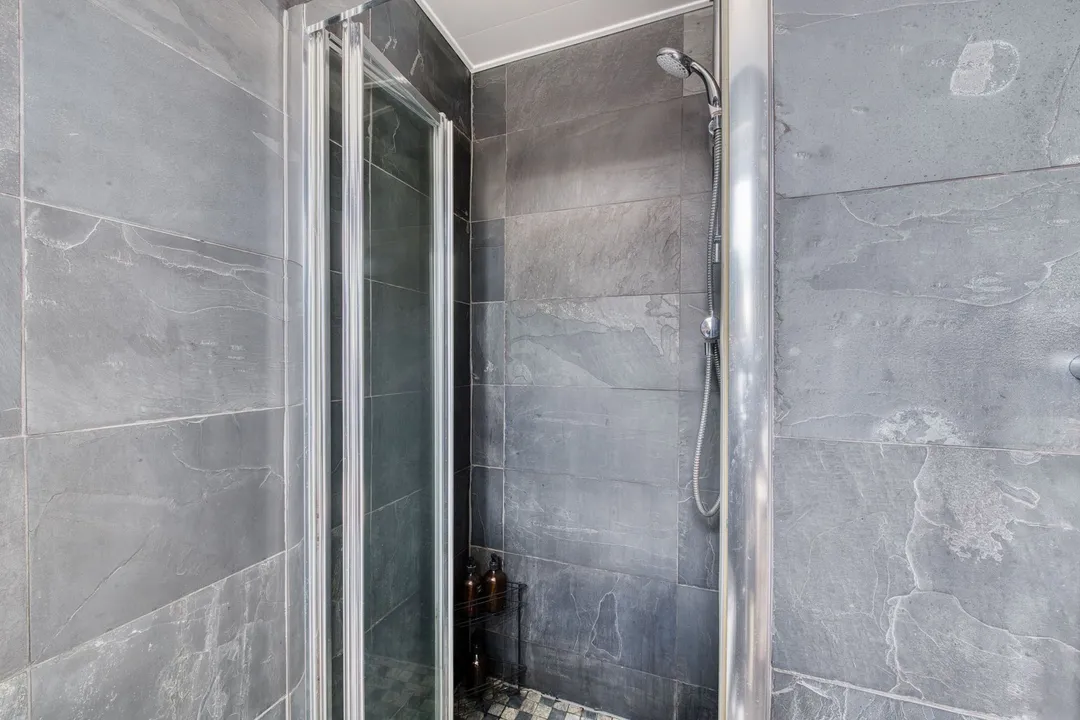 https://mr0.homeflow-assets.co.uk/files/photo/image/47535/5238/_x_/DSC_3262_HDR-87.jpg