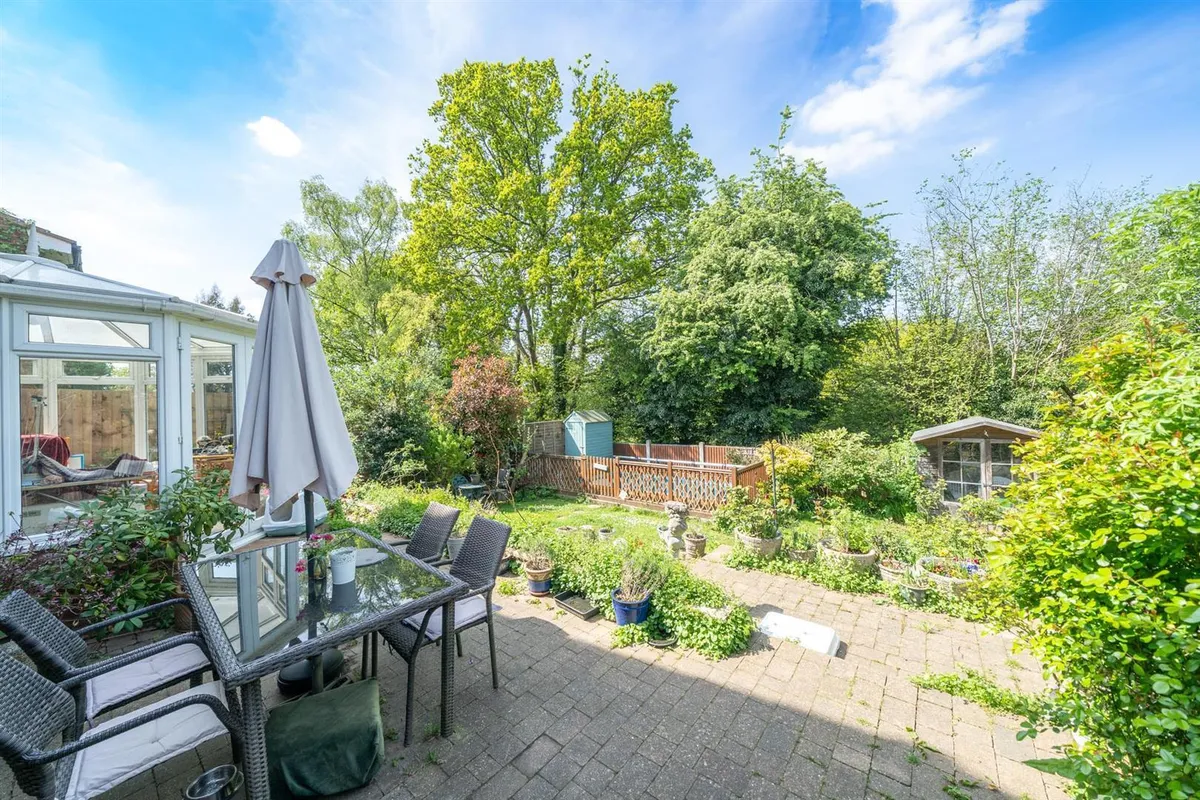 Holywell Road, Studham, Bedfordshire, LU6 2PD