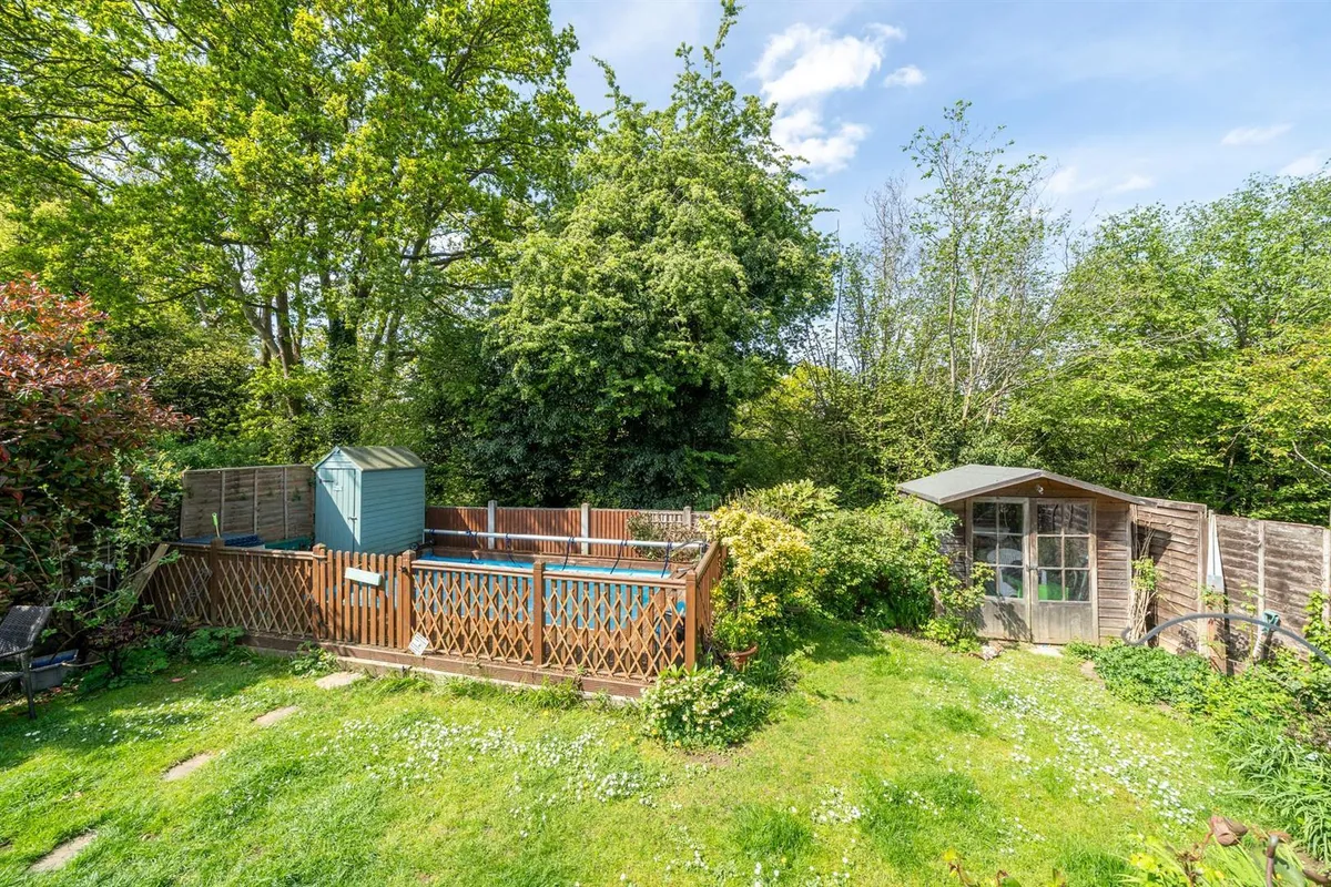 Holywell Road, Studham, Bedfordshire, LU6 2PD
