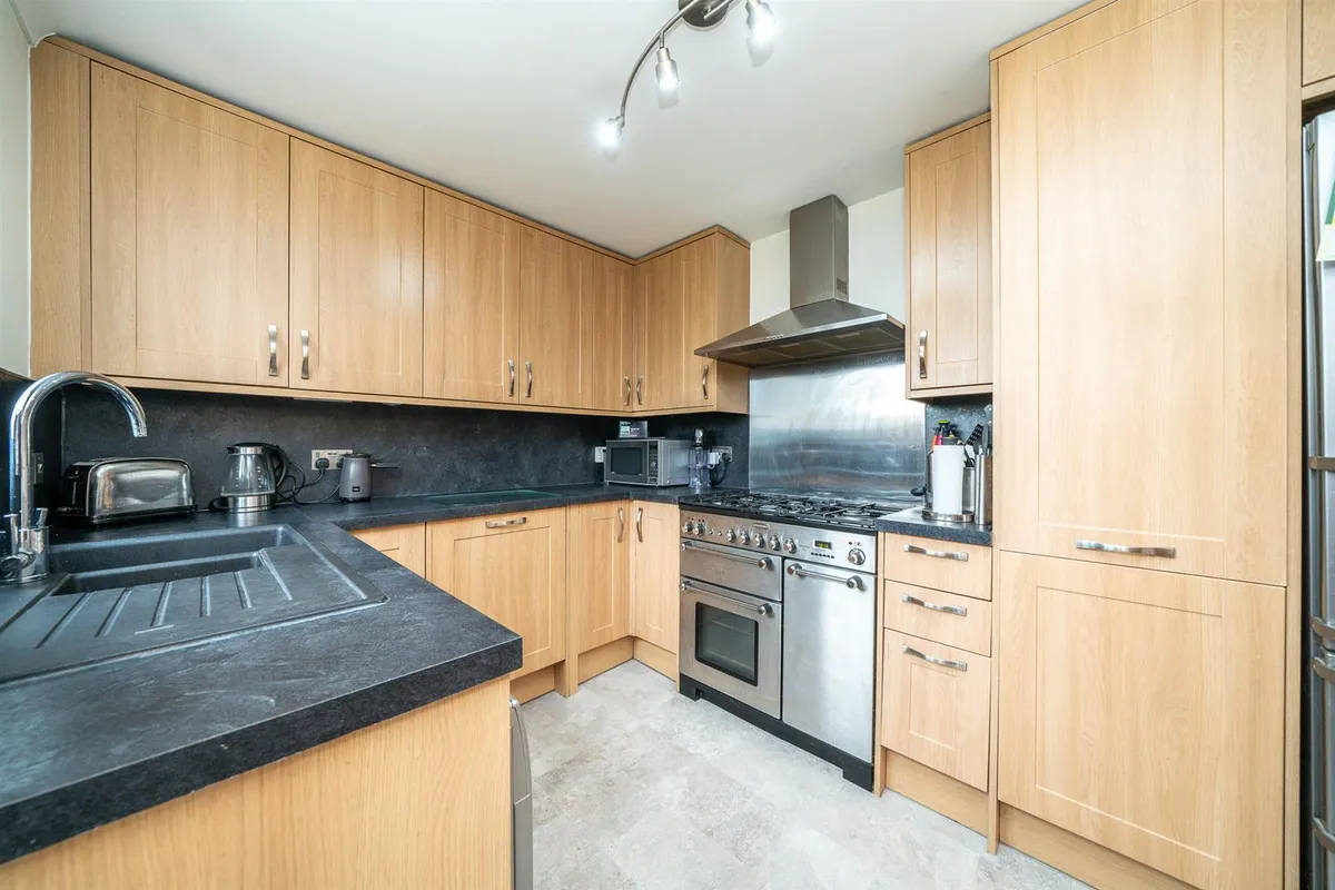 Wren Walk, Edlesborough, LU6 2RW
