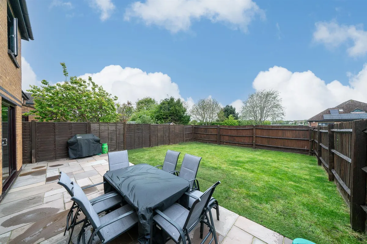 Wren Walk, Edlesborough, LU6 2RW