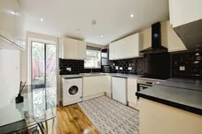 Oval Road North, Dagenham