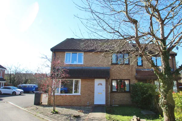 Watch Elm Close, Bradley Stoke, Brist...