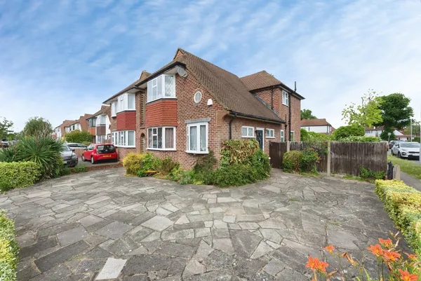 Lawrence Avenue, New Malden, KT3