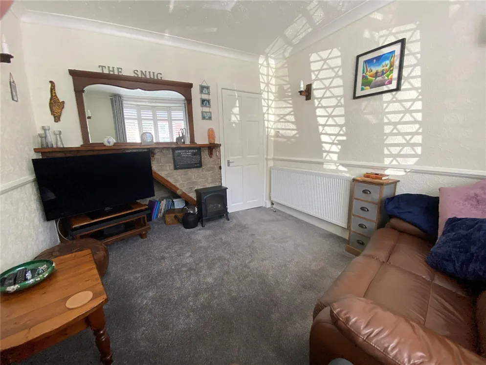 Property carousel item 6