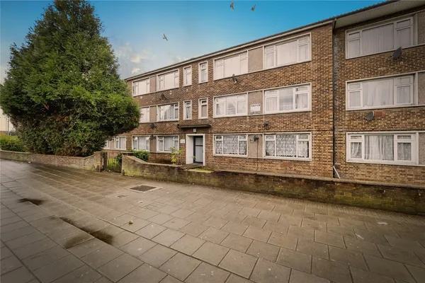 Whalebone Lane South, Dagenham, RM8