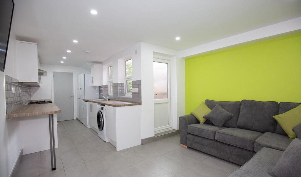 Room 2 of 5, Terry Road, Coventry, CV1 2AZ Image 1