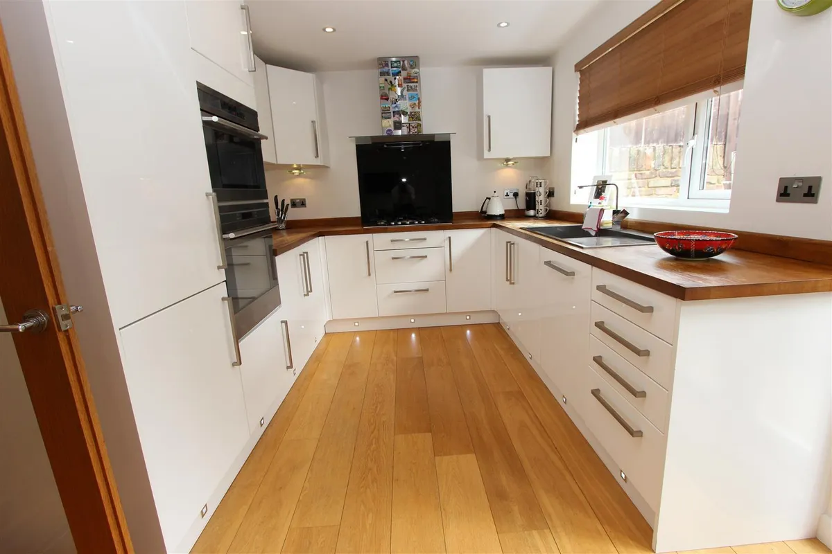 Caernarvon Close, Hemel Hempstead, Hertfordshire, HP2 4AN