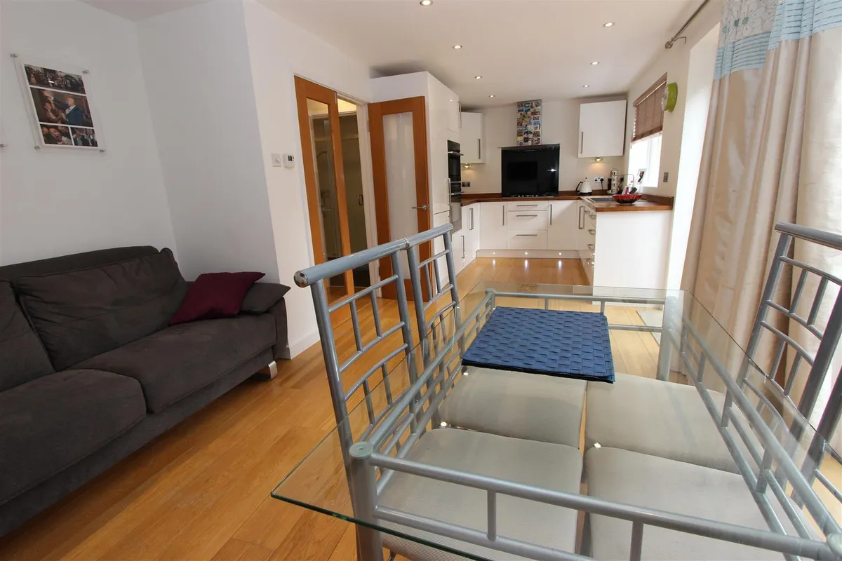 Caernarvon Close, Hemel Hempstead, Hertfordshire, HP2 4AN