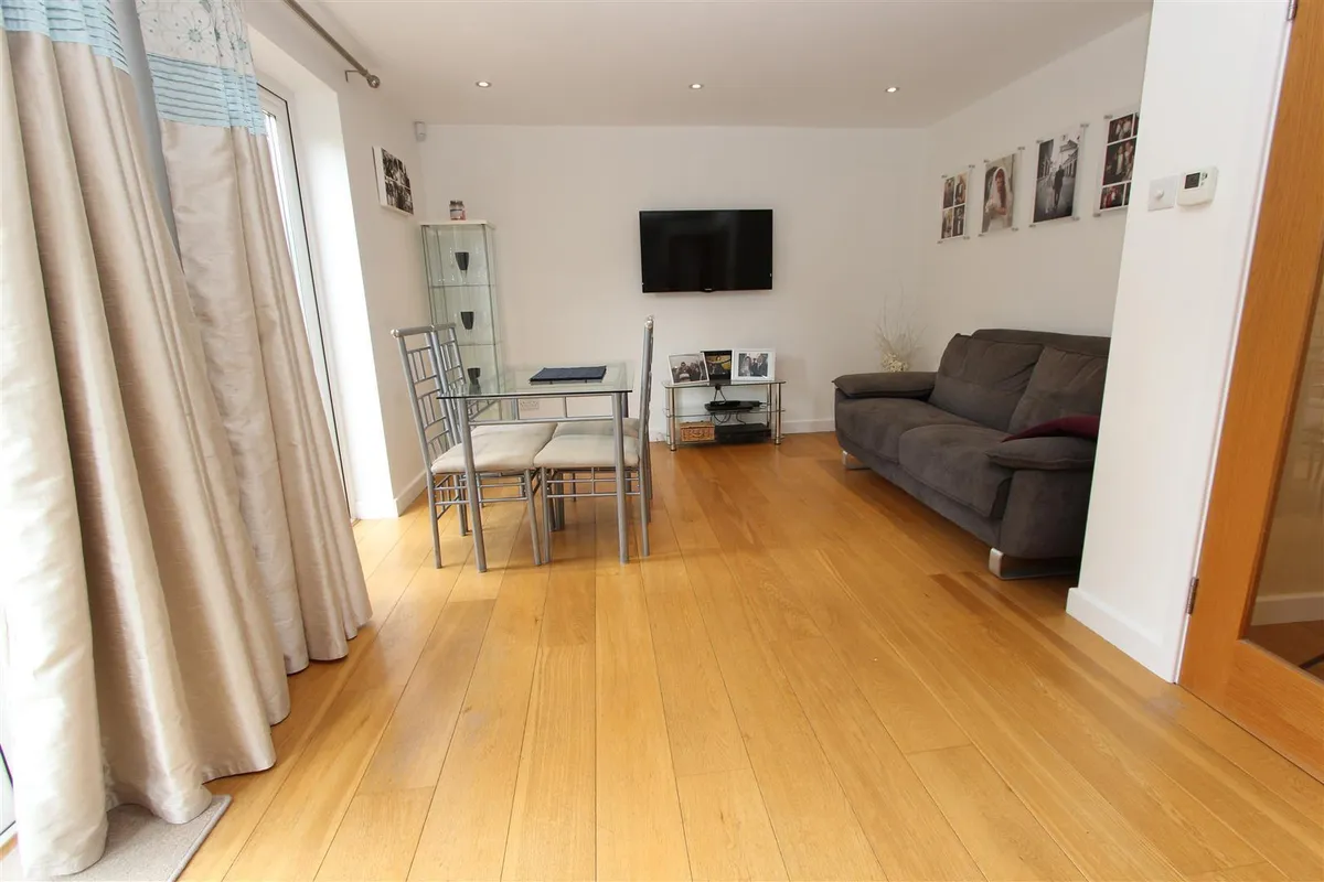 Caernarvon Close, Hemel Hempstead, Hertfordshire, HP2 4AN
