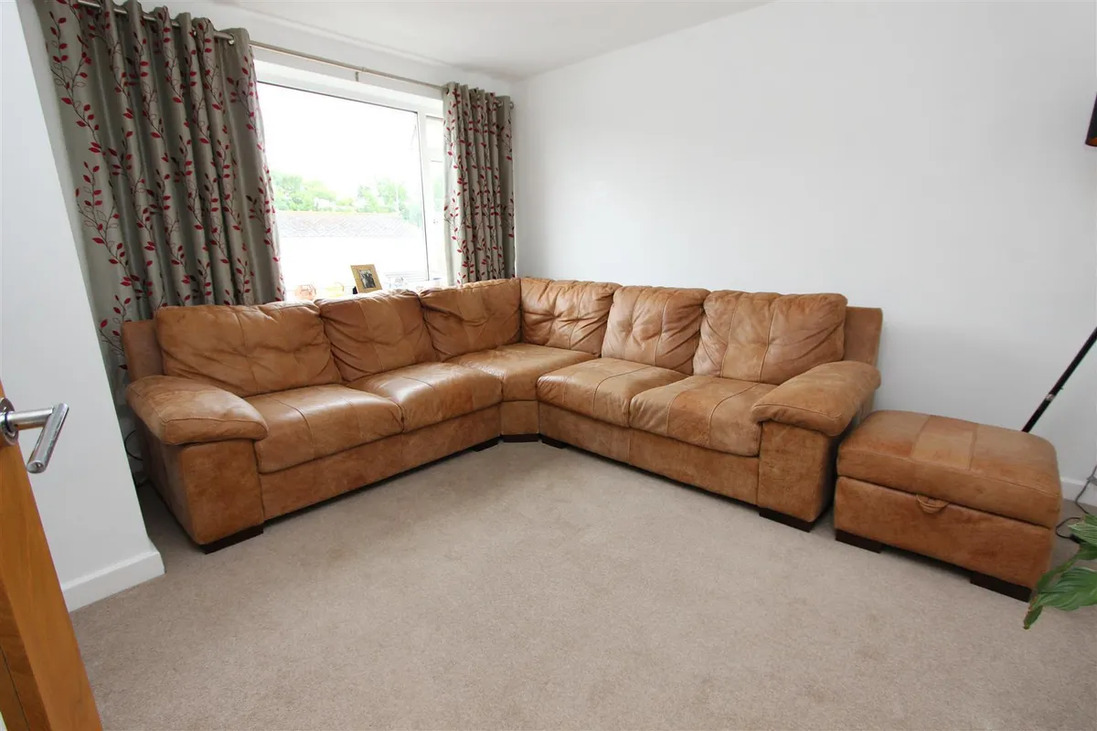 Caernarvon Close, Hemel Hempstead, Hertfordshire, HP2 4AN