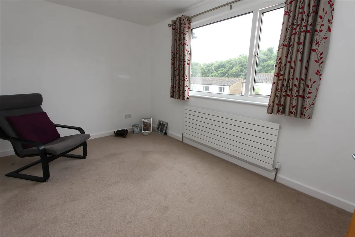 Caernarvon Close, Hemel Hempstead, Hertfordshire, HP2 4AN