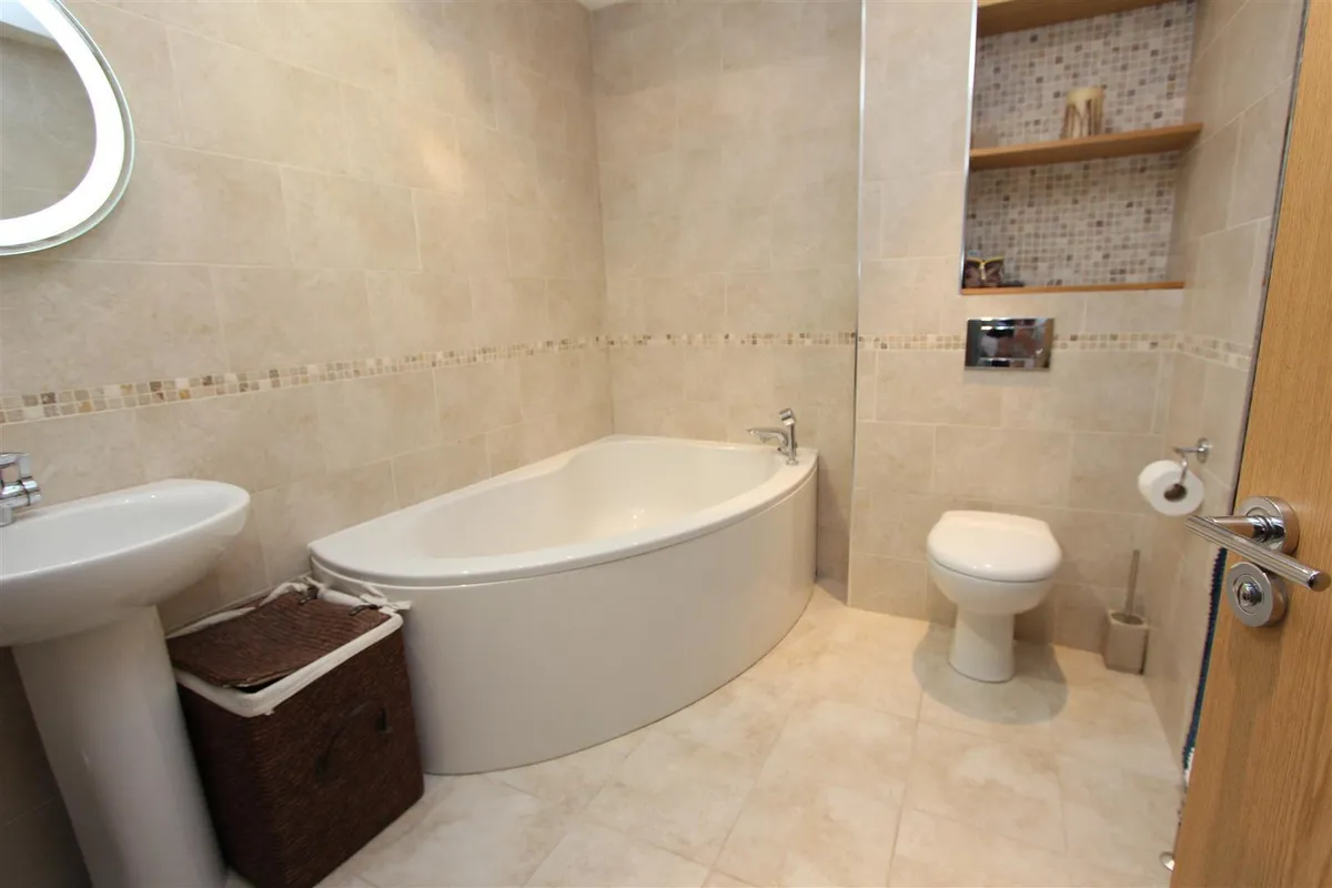 Caernarvon Close, Hemel Hempstead, Hertfordshire, HP2 4AN