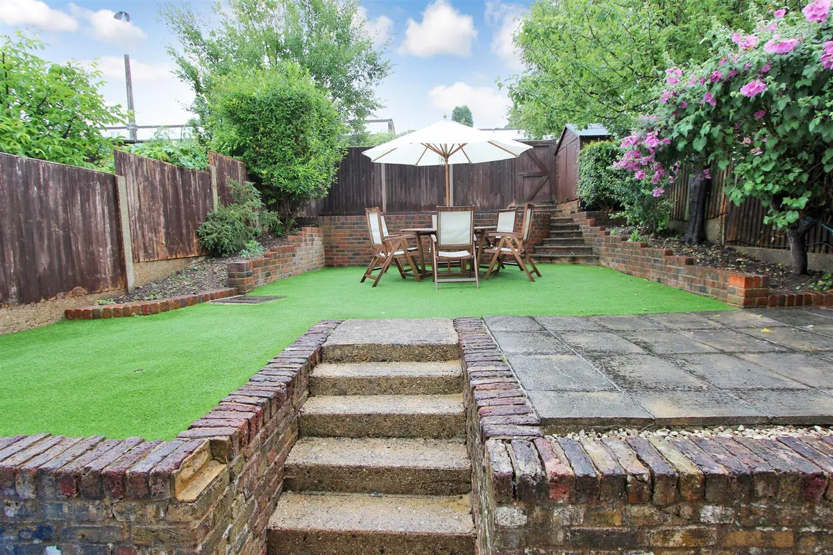 Caernarvon Close, Hemel Hempstead, Hertfordshire, HP2 4AN