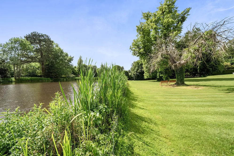Loudwater Drive, Rickmansworth, WD3 photo 2
