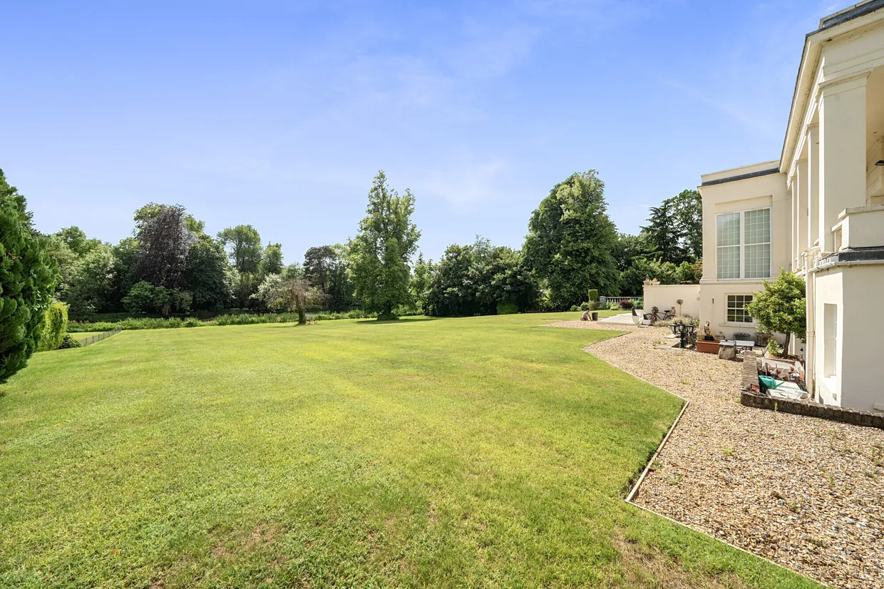 Loudwater Drive, Rickmansworth, WD3 photo 10