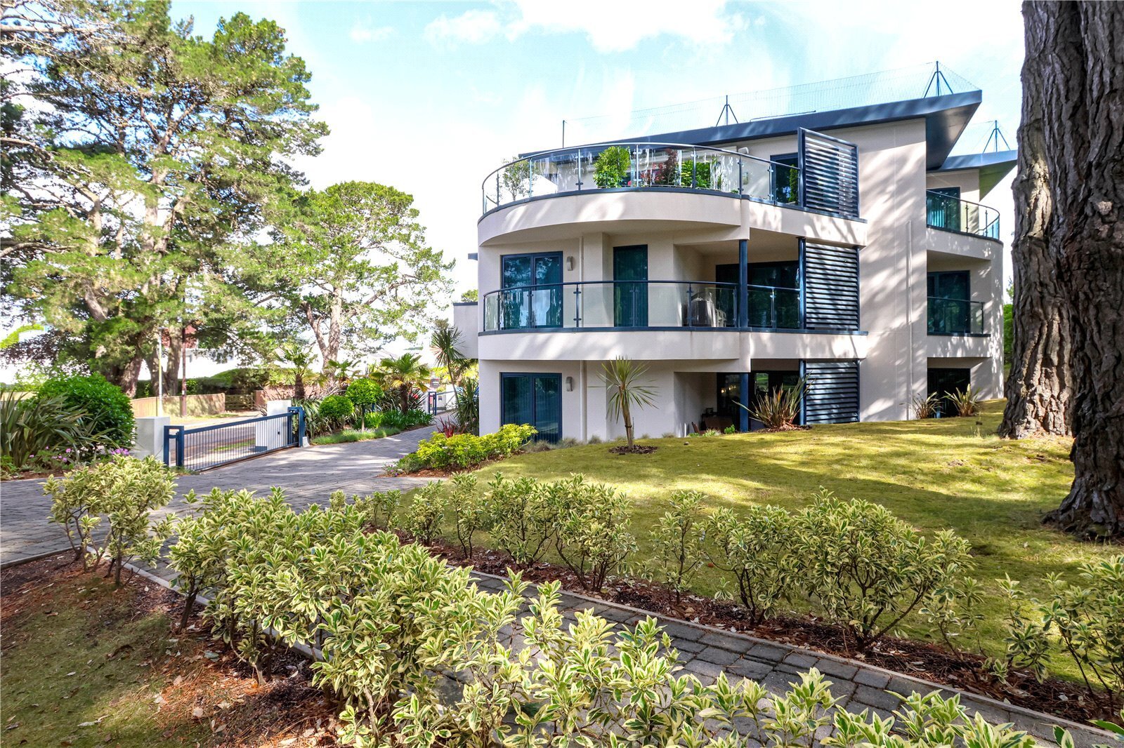 Dorset Lake Avenue, Lilliput, Poole, Dorset, BH14 Image 16