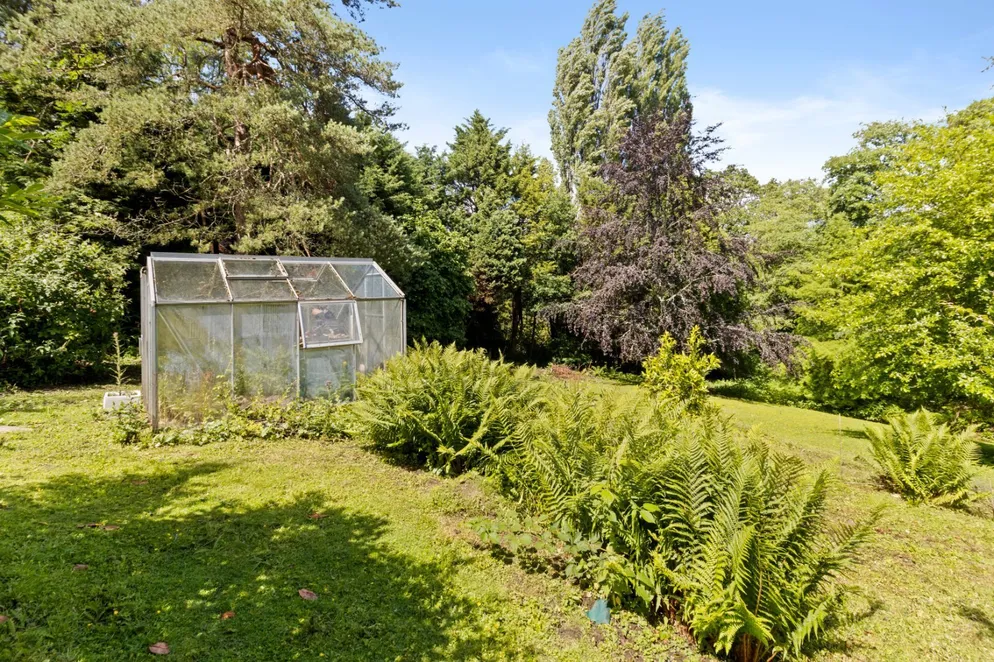 Property carousel item 19