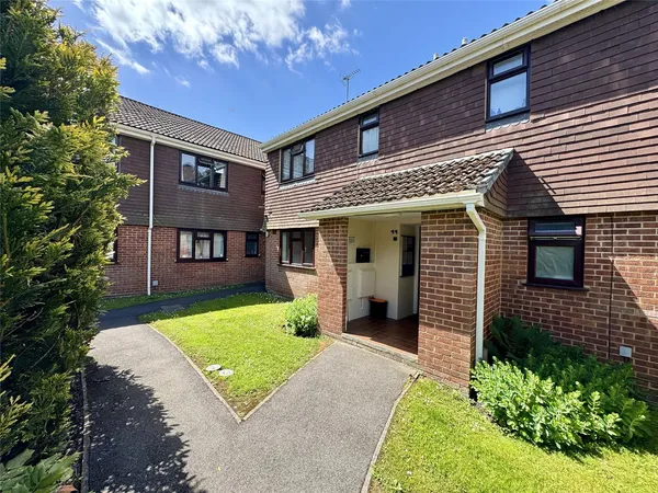 Robyns Way, Edenbridge, Kent, TN8