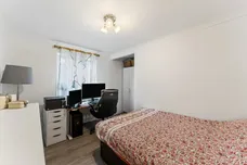 Connaught Gardens, Morden