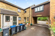 Connaught Gardens, Morden