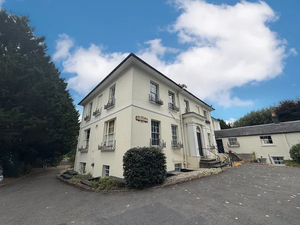 Charlton Lawn, Charlton Kings