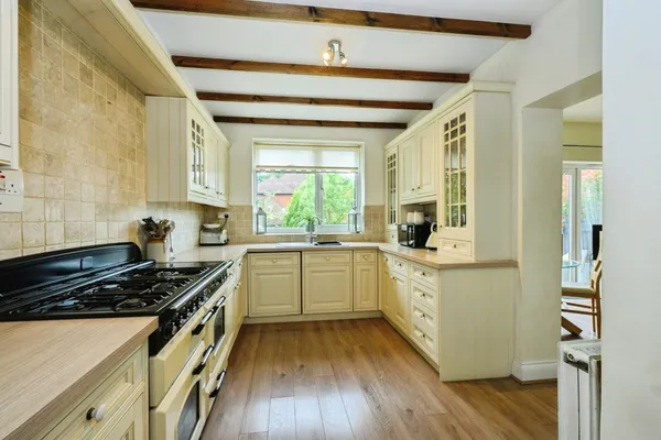 Leatherhead Road, Great Bookham, Leat...