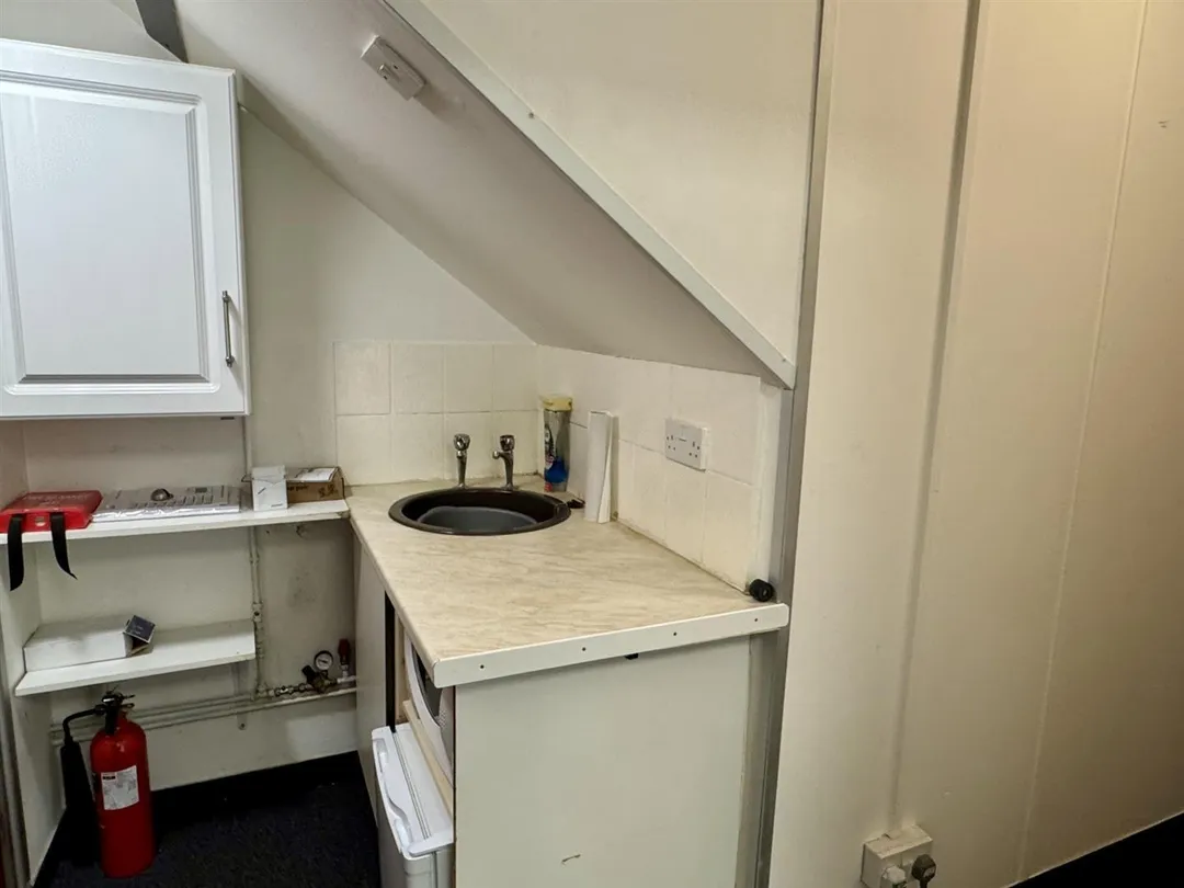 https://mr0.homeflow-assets.co.uk/files/photo/image/47545/6988/_x_/MmN4u_GayUmJxxDwdGEE7Q.jpg