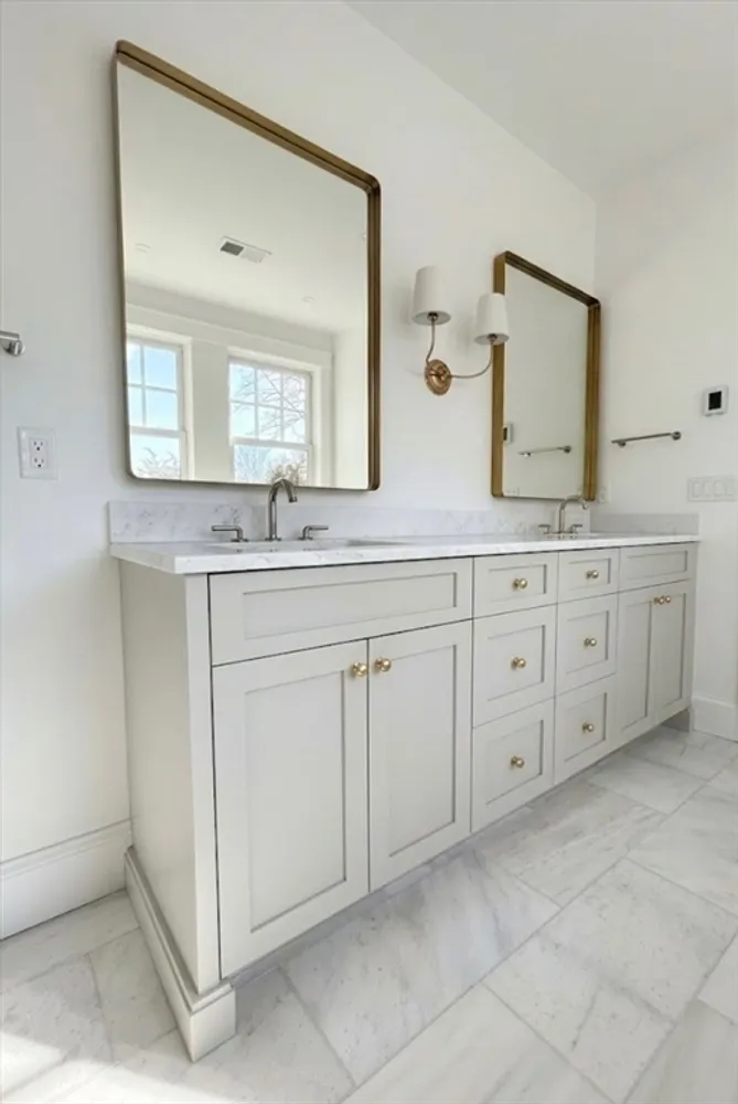 206 Bristol Rd, Wellesley, MA 02481