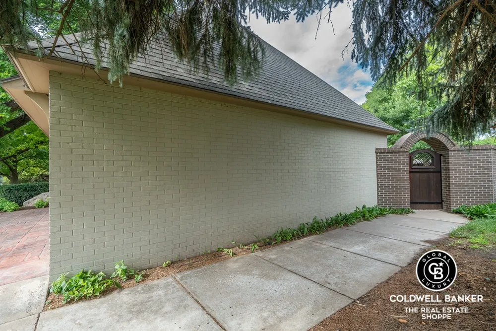 2319 N Belmont Pl, Garden City, KS 67846