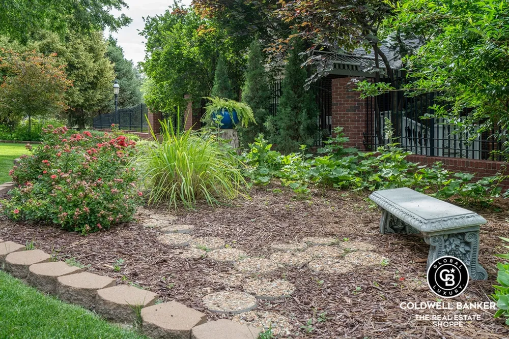 2319 N Belmont Pl, Garden City, KS 67846