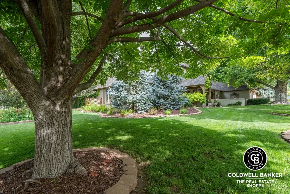 2319 N Belmont Pl, Garden City, KS 67846
