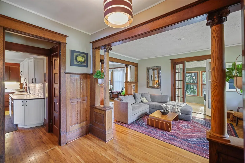 76 Prospect Blvd, St Paul, MN 55107