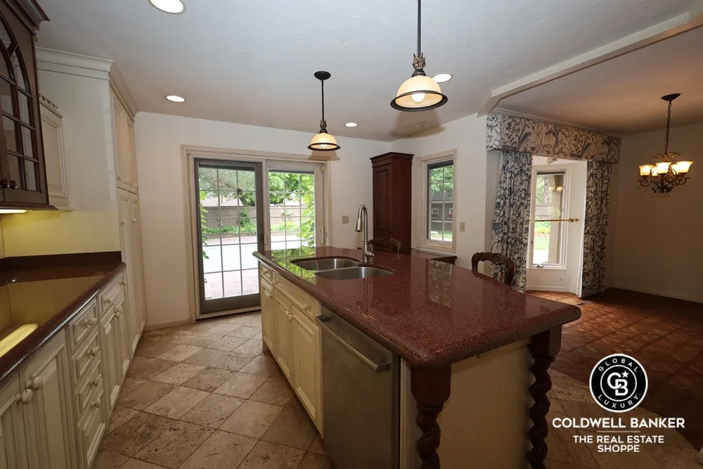 2319 N Belmont Pl, Garden City, KS 67846