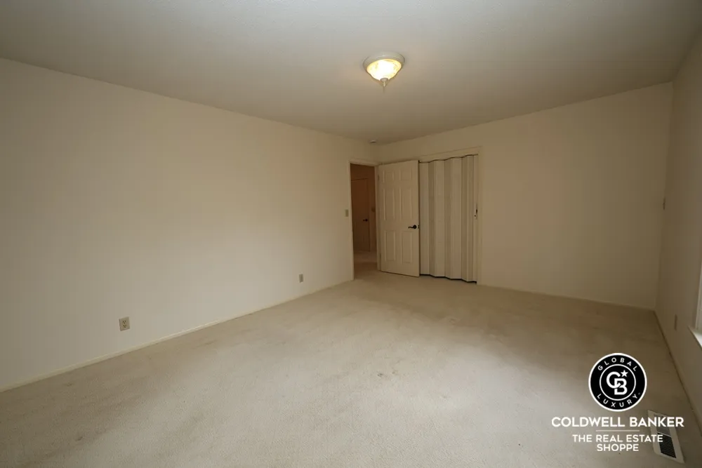 2319 N Belmont Pl, Garden City, KS 67846